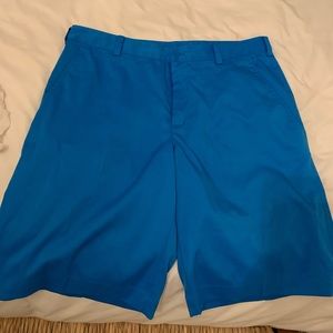 Size 34 men’s Nike golf shorts
